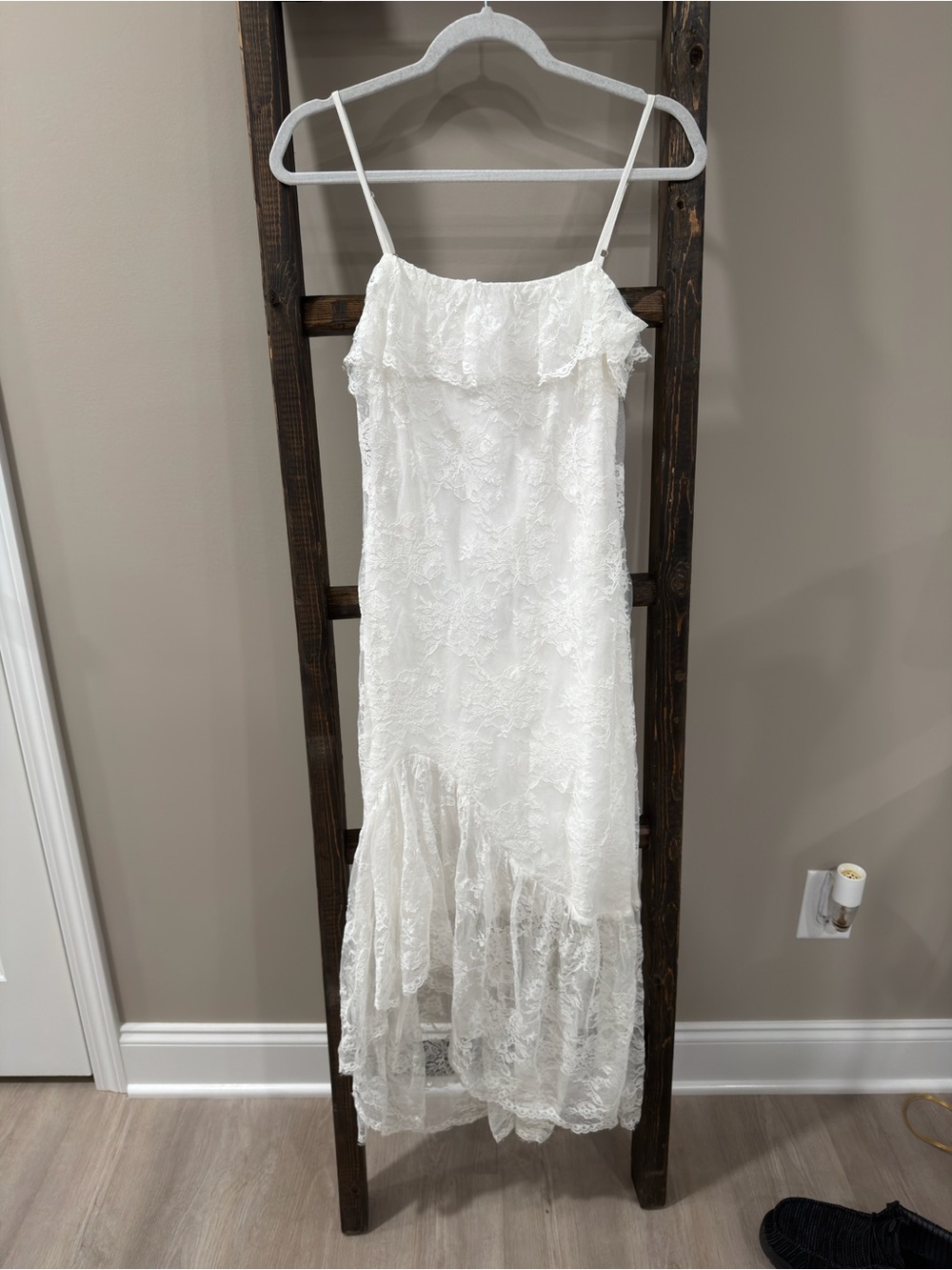 Storia White Lace Asymmetrical Maxi Dress